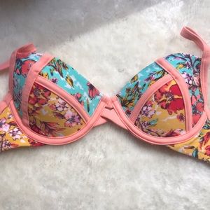 Super cute Bikini top!